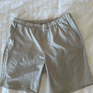 Greg Norman Men's Light Gray Flat Front Shorts